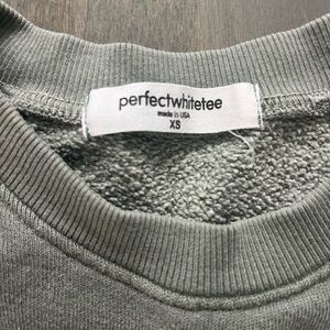 Perfect white tee sweatshirt xs